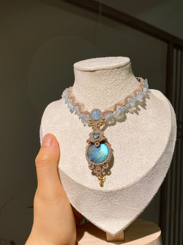Elegant Moonstone Necklace with Delicate Beads and Intricate Design for Women's Fashion