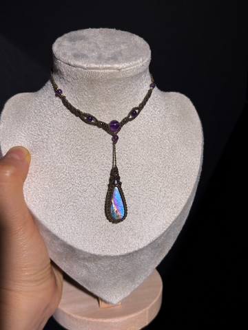 macramé necklace